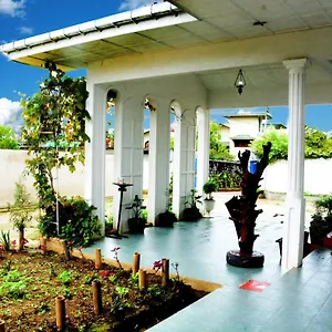 The West Gate Bungalow Frühstückspension
